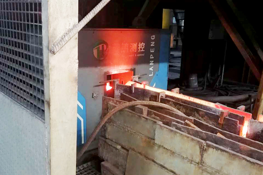 大型测宽测厚仪测量带钢、方钢等产品宽度厚度